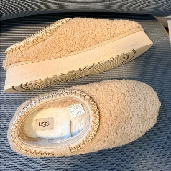 Like new awesome UGG SLIDES slippers tazz maxi curly sz 8 - Picture 5 of 8